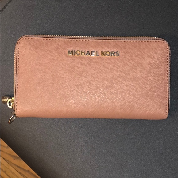 Michael Kors wallet - Picture 1 of 3